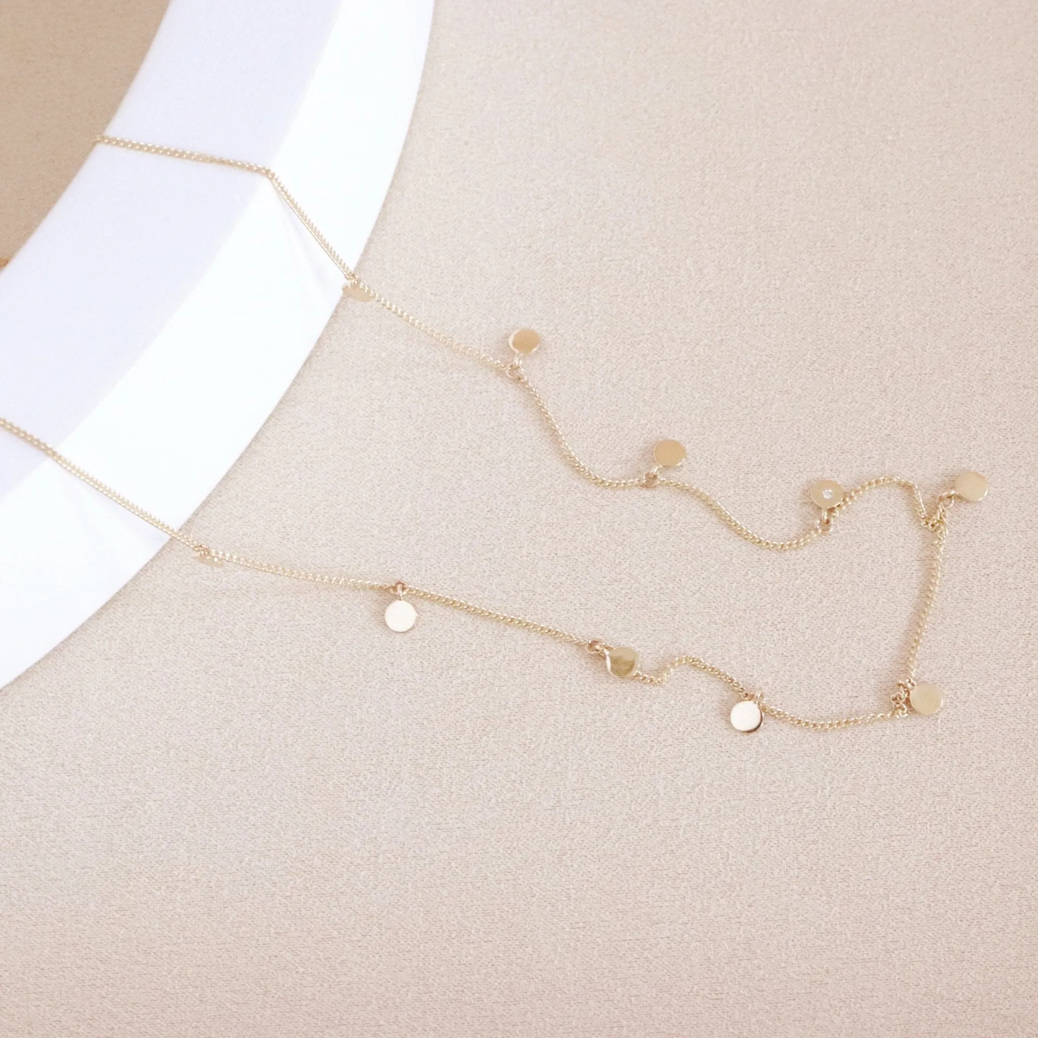 14K SOLID GOLD - DAINTY POISE DISK NECKLACE