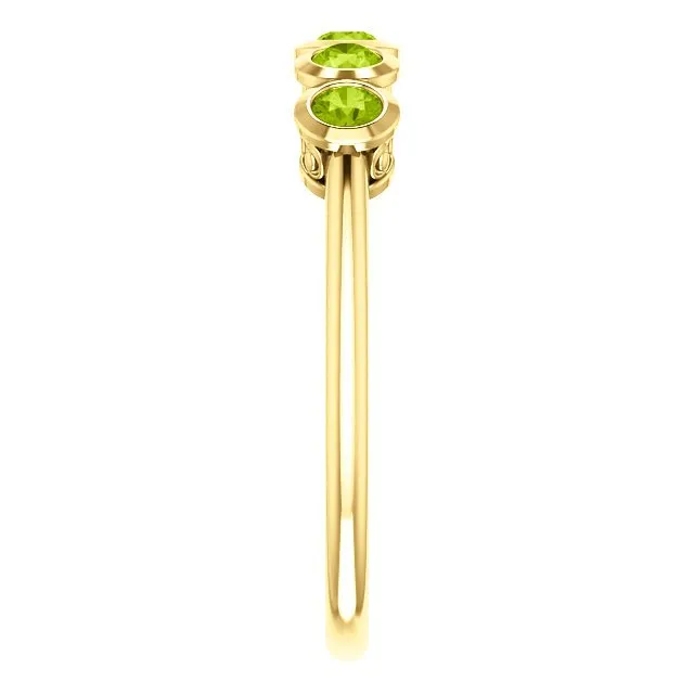 14KT GOLD .45 CTW ROUND PERIDOT BEZEL-SET 5 STONE RING