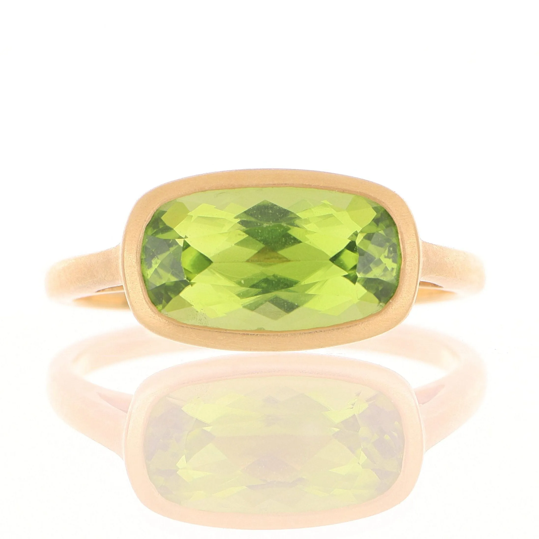 18k Yellow Gold Bezel Set Peridot Ring