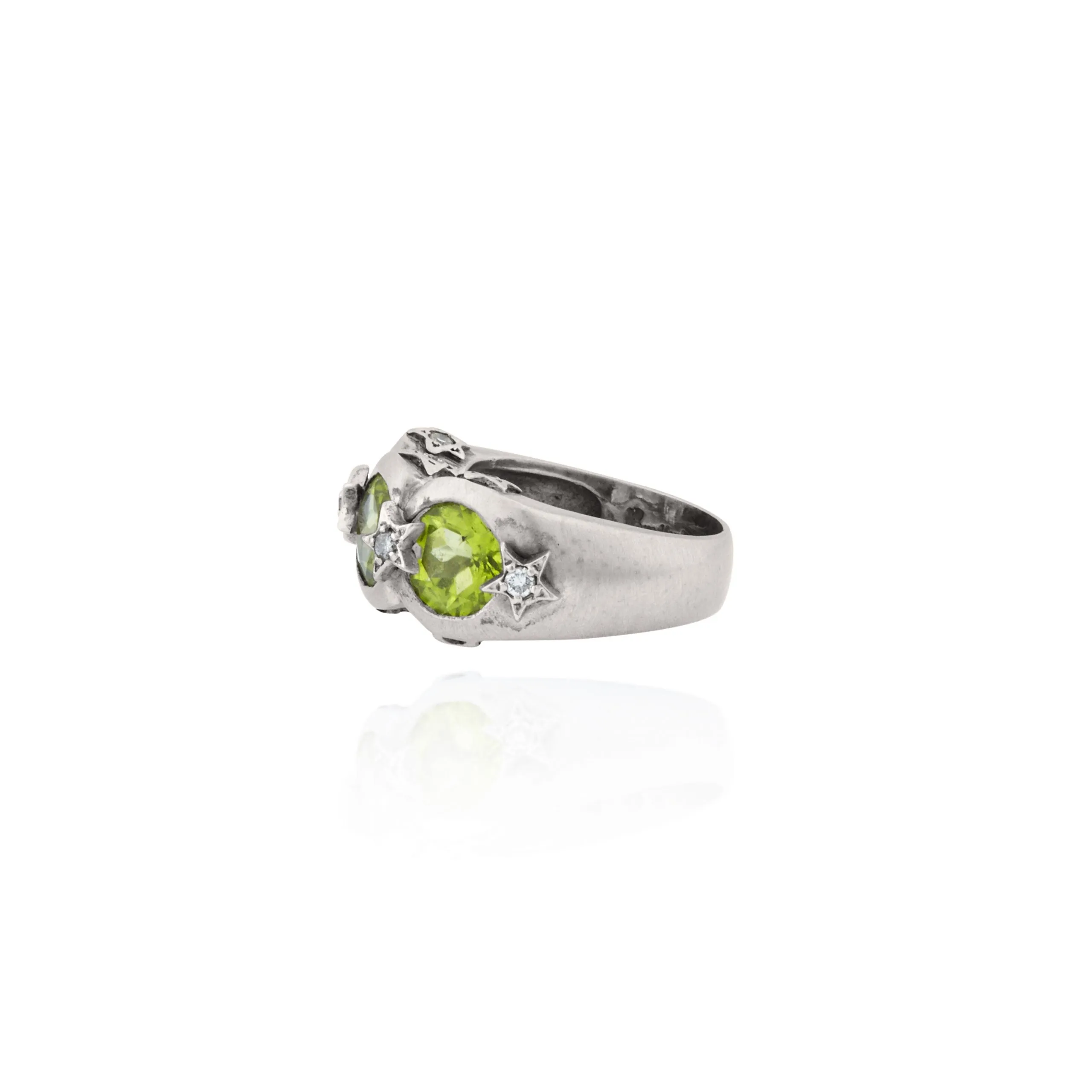 18kt White Gold Peridot Ring