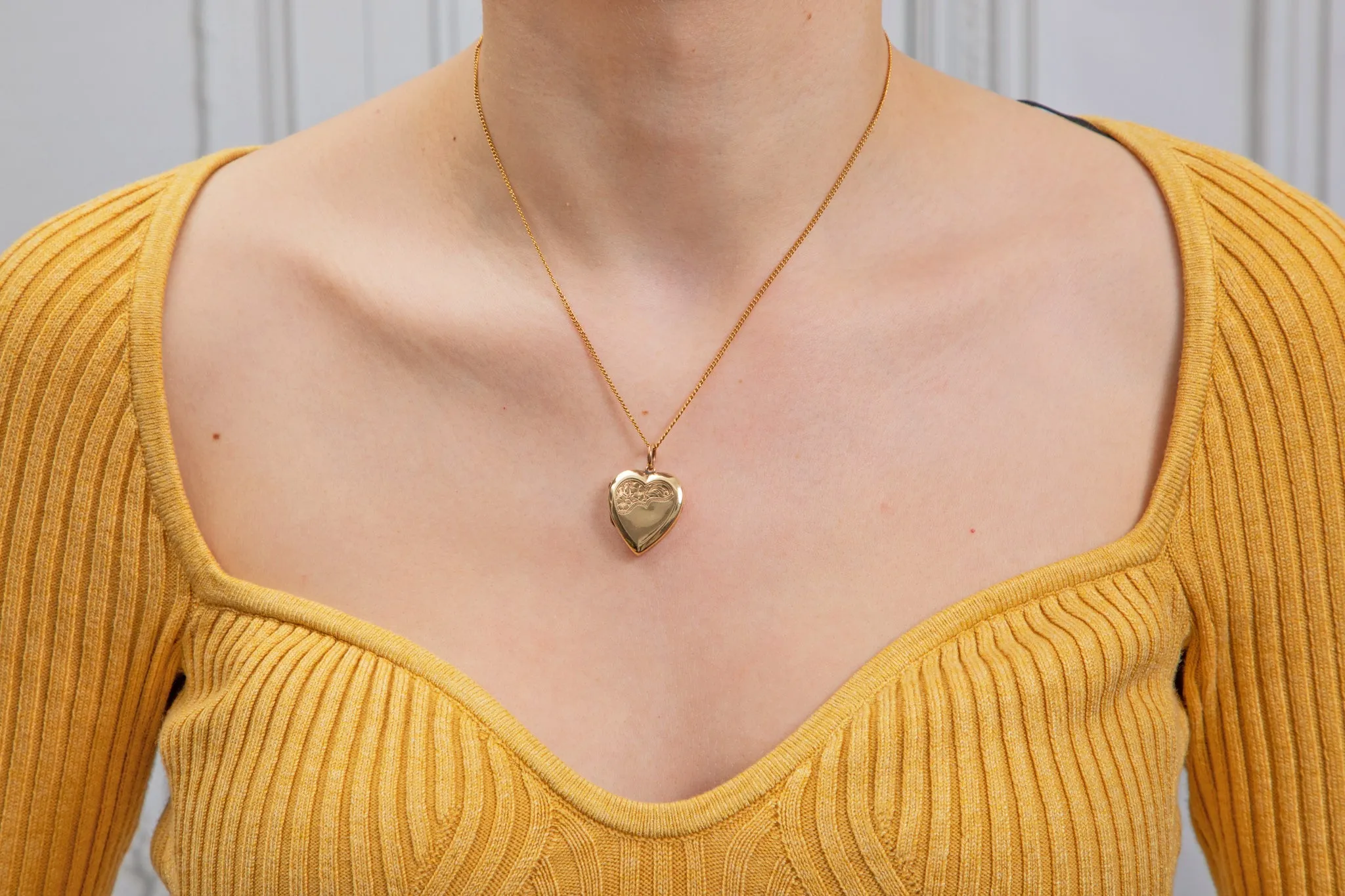 Antique 9ct Gold Engraved Heart Locket