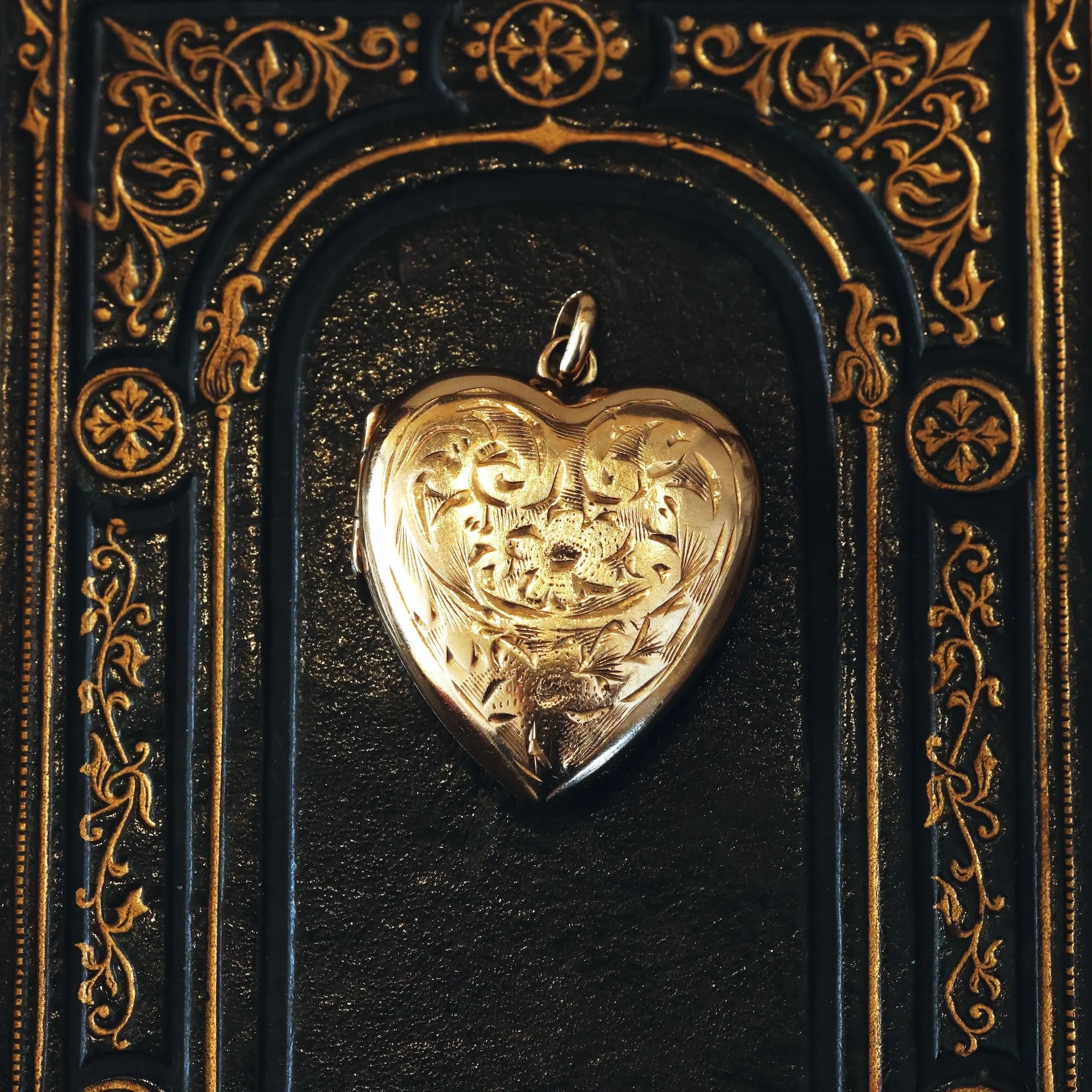 Antique Hand Engraved Edwardian Heart Locket