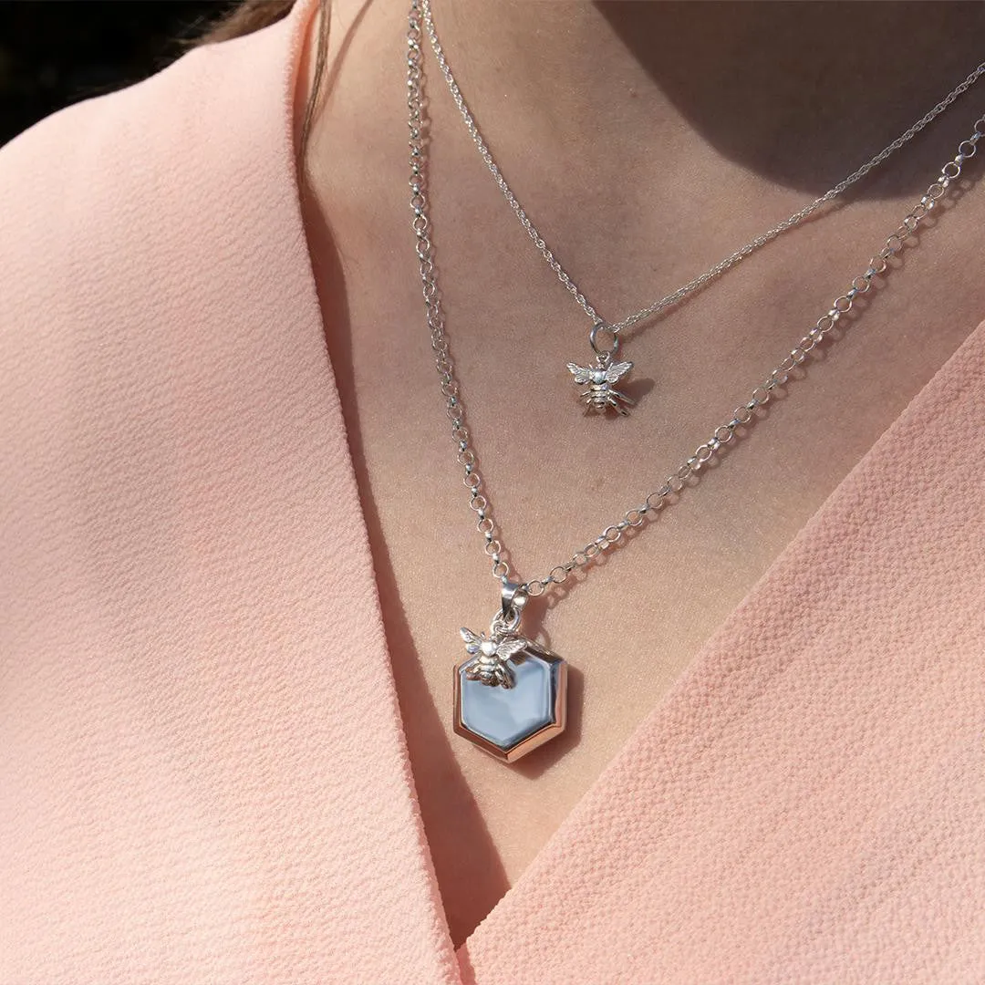 Bee Locket White Gold   Photos