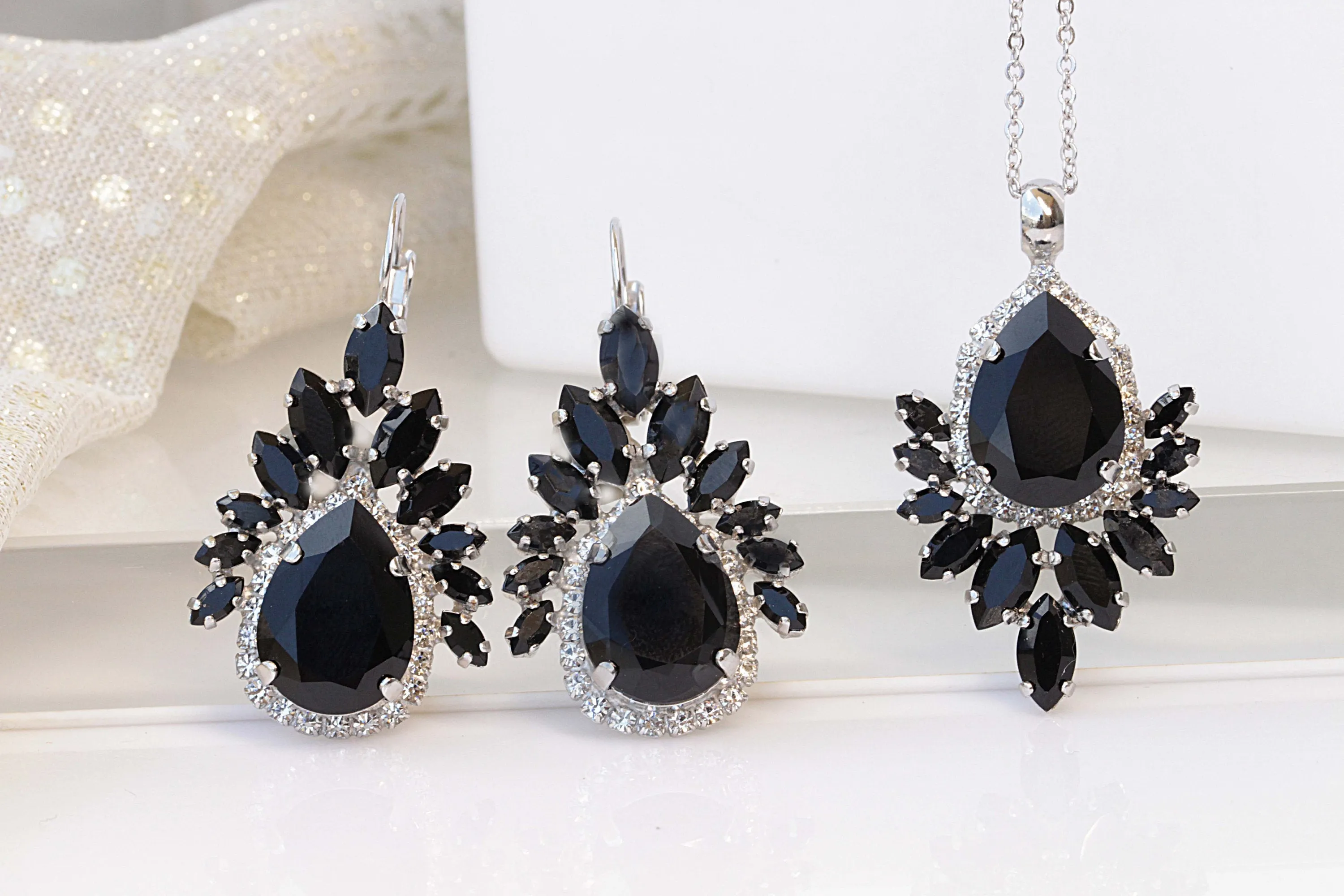 BLACK BRIDAL NECKLACE