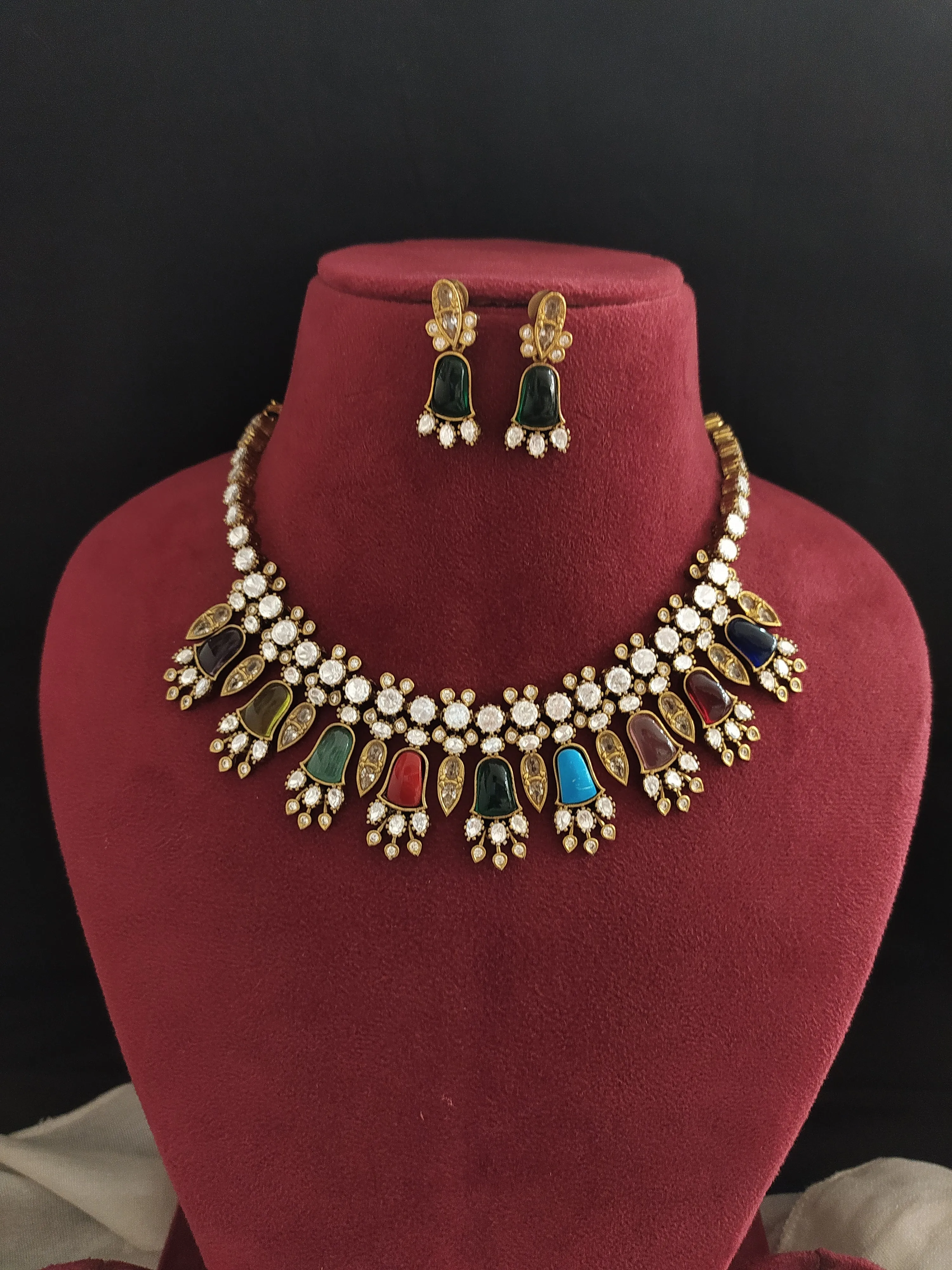 Elegant Victorian Solitaire and Floral Design Necklace Set