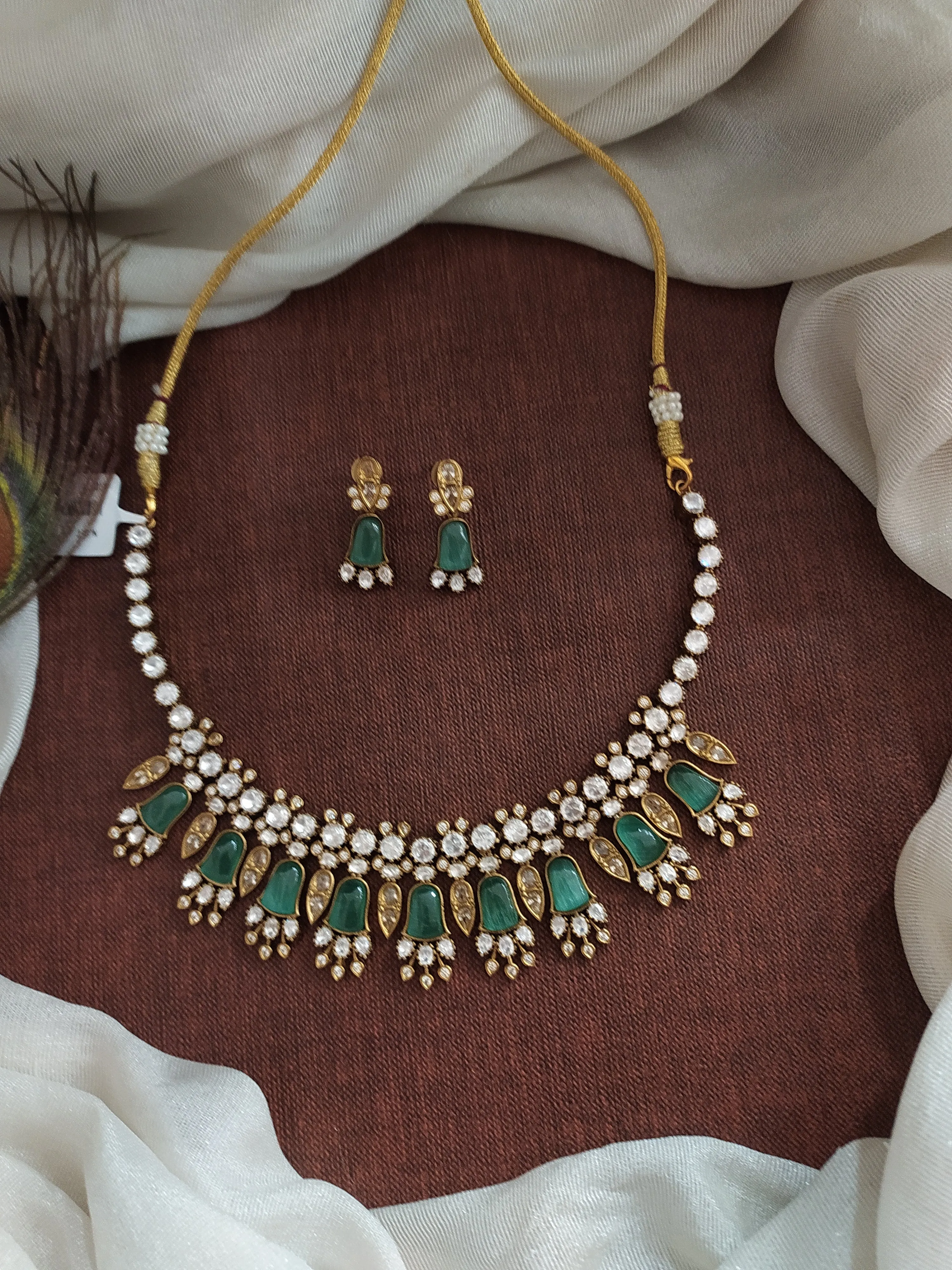 Elegant Victorian Solitaire and Floral Design Necklace Set