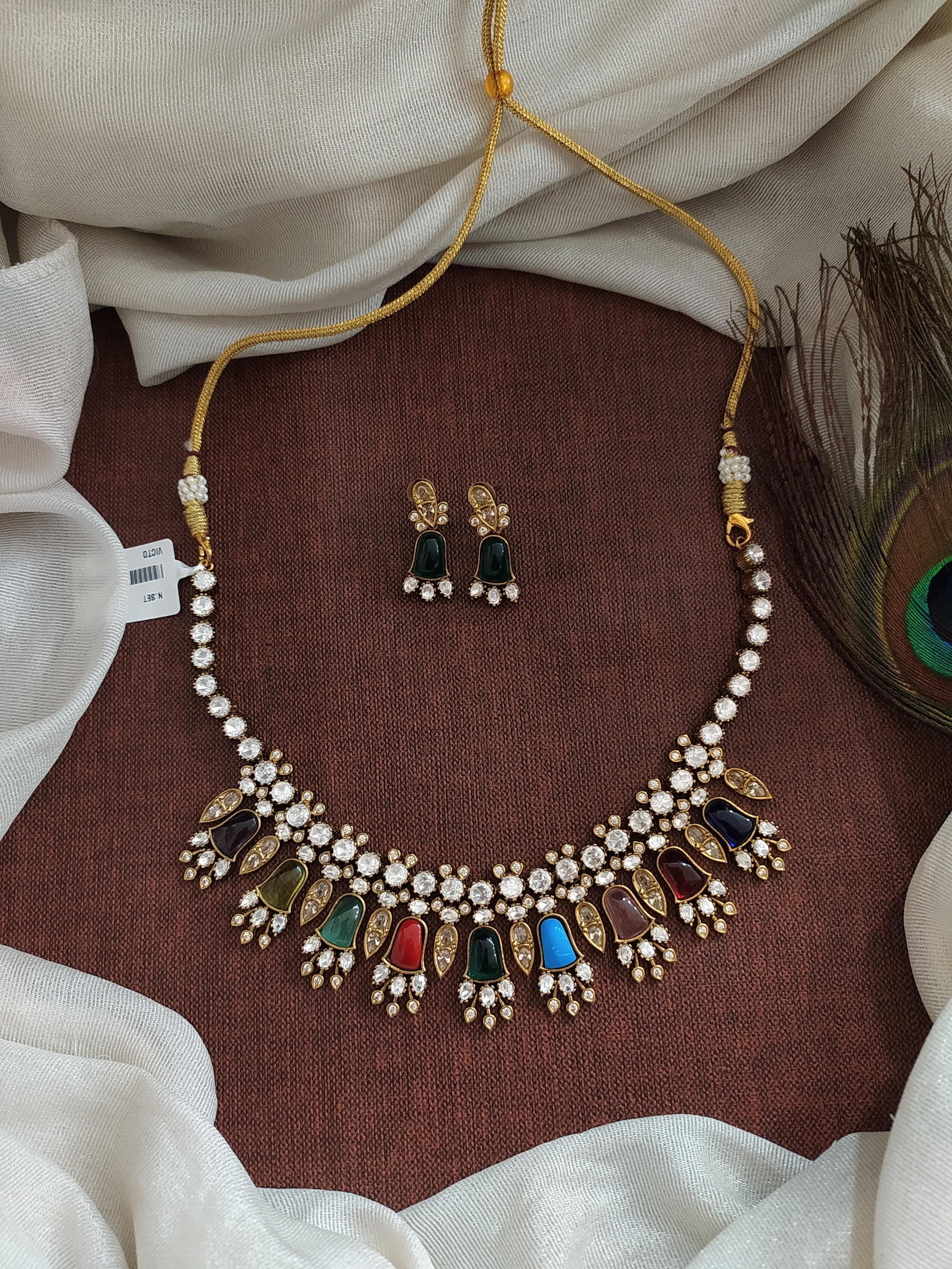 Elegant Victorian Solitaire and Floral Design Necklace Set