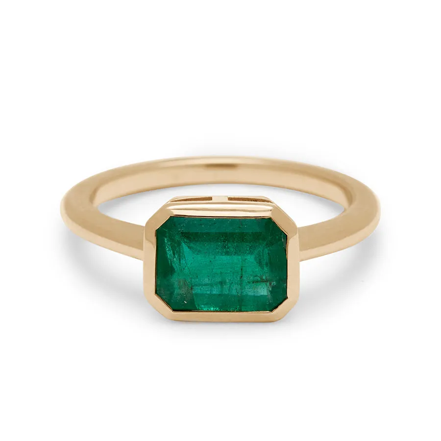 Elongated East/West Bezel Rosette Ring - Yellow Gold & Emerald