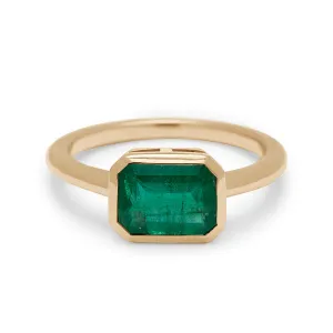 Elongated East/West Bezel Rosette Ring - Yellow Gold & Emerald