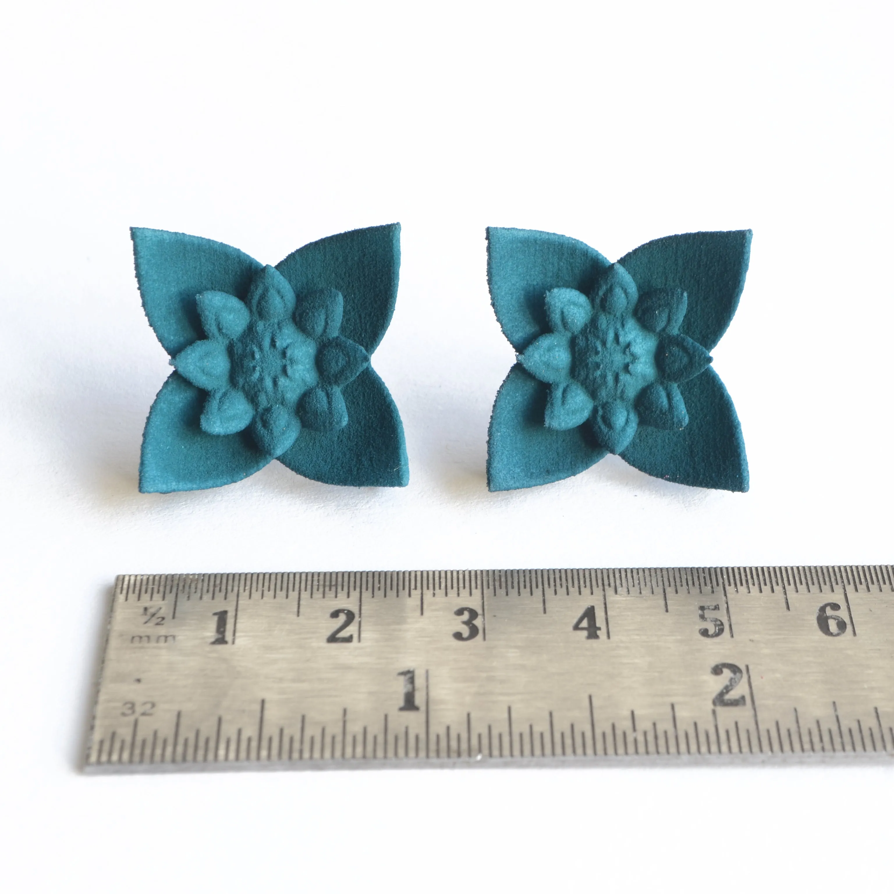 Flower Stud Earrings - Dahlia