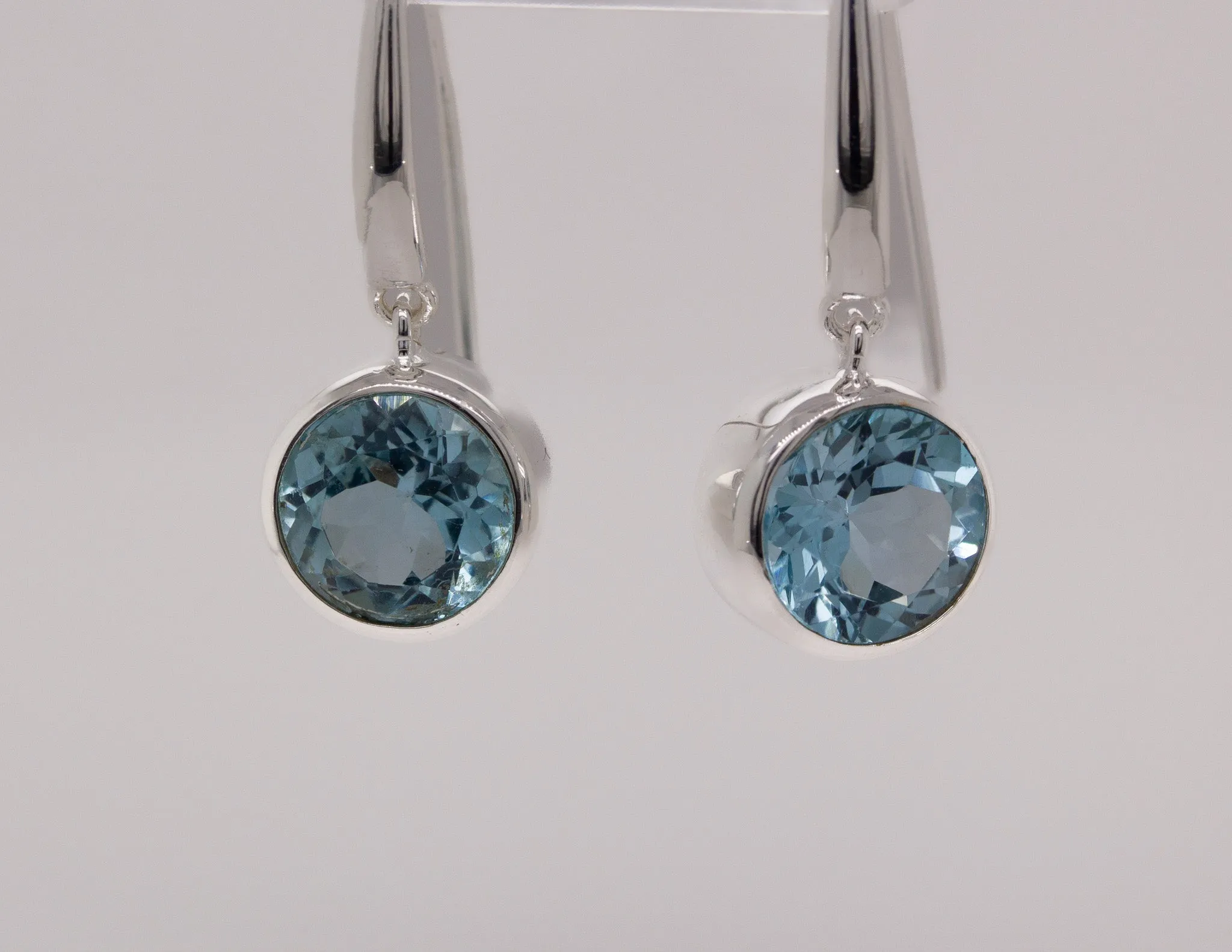 KaleidoscopeTwinkling Faceted Light Blue Topaz on Polished Hooks