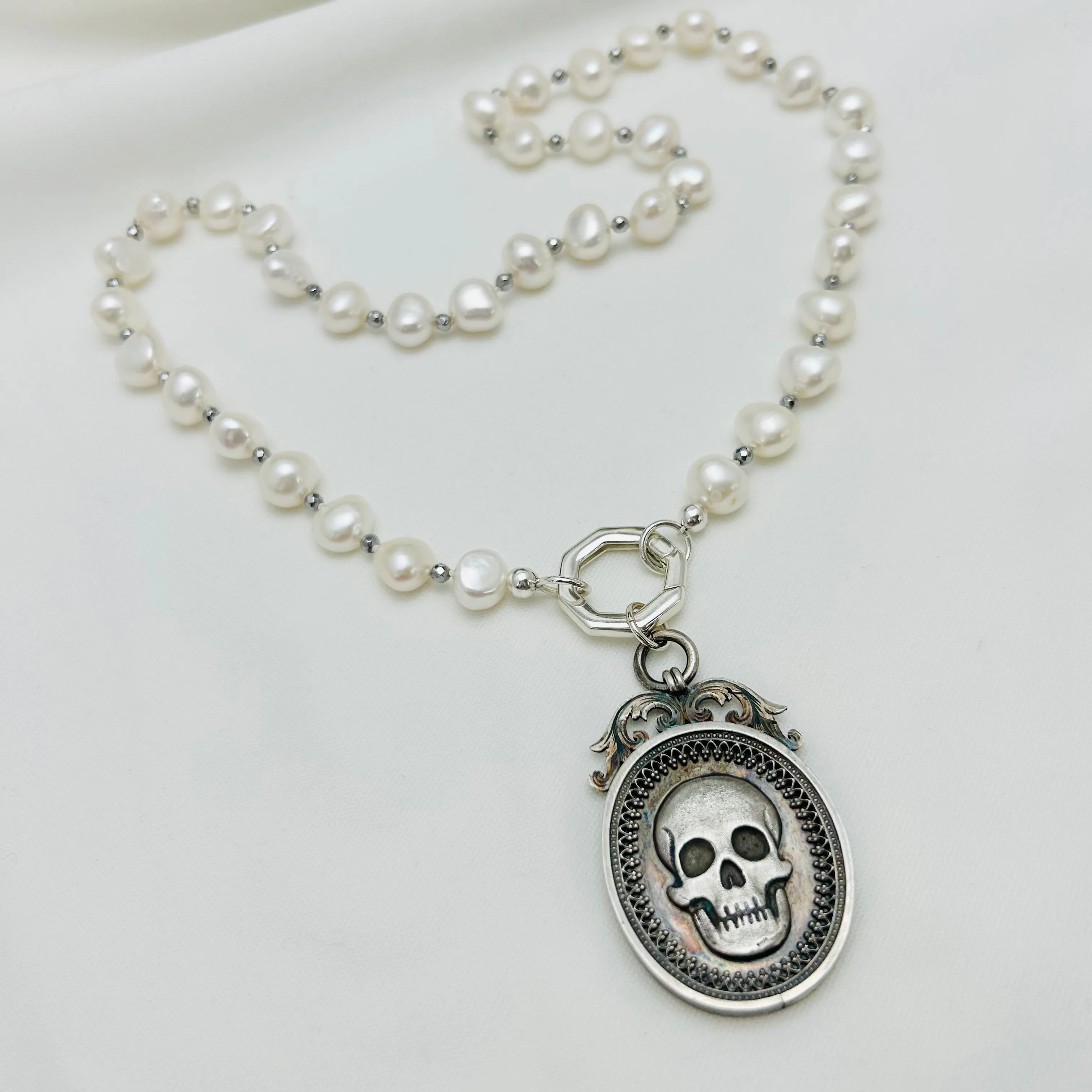 Memento Mori | Skull & Pearls Necklace