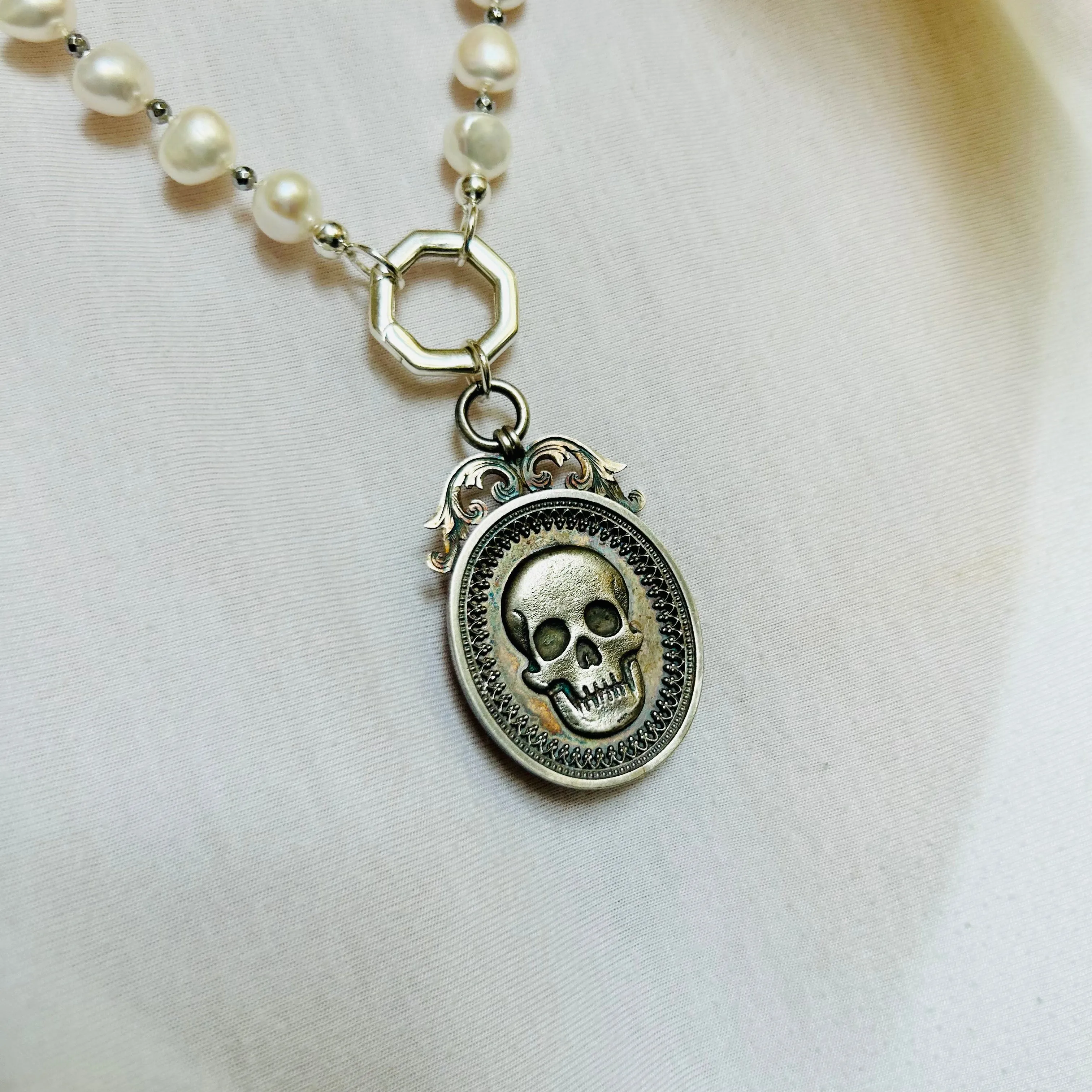 Memento Mori | Skull & Pearls Necklace