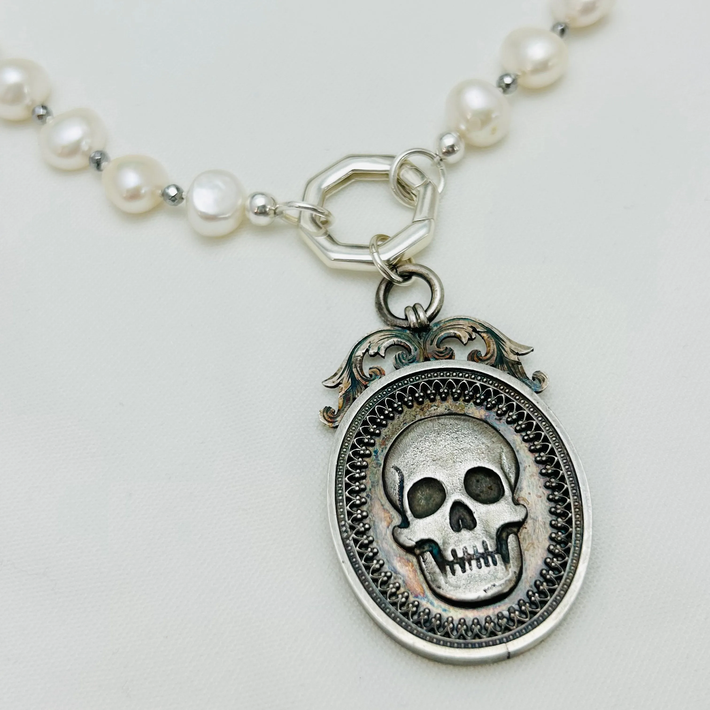 Memento Mori | Skull & Pearls Necklace