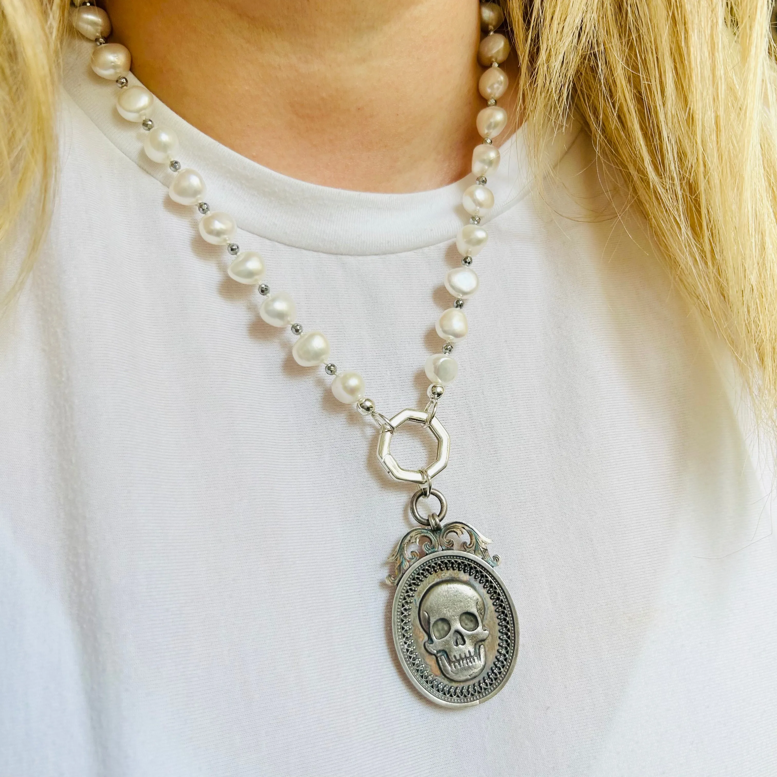 Memento Mori | Skull & Pearls Necklace