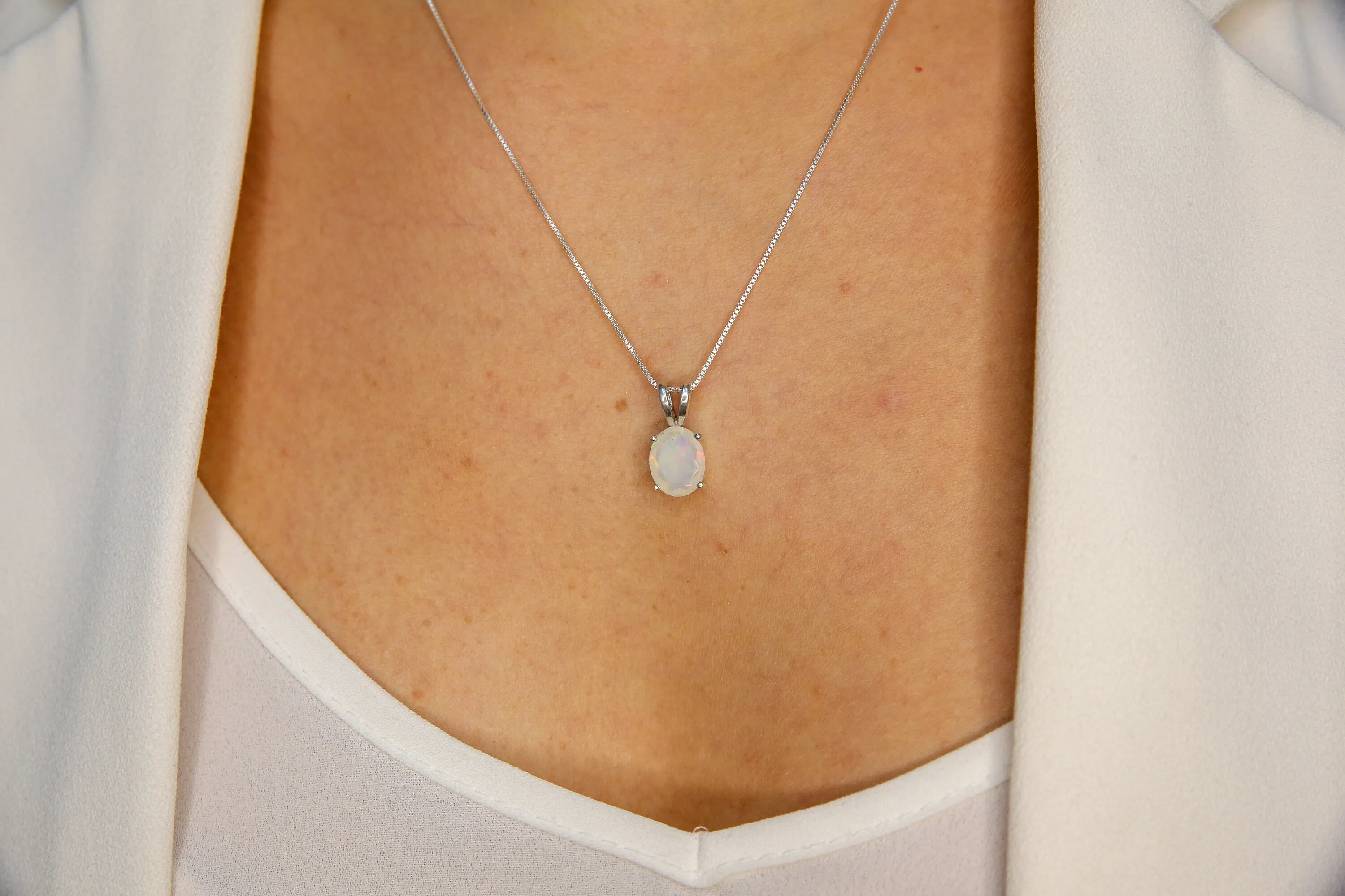 Mint Emerald Pendant - Dainty Green Necklace - Vintage Oval Necklace