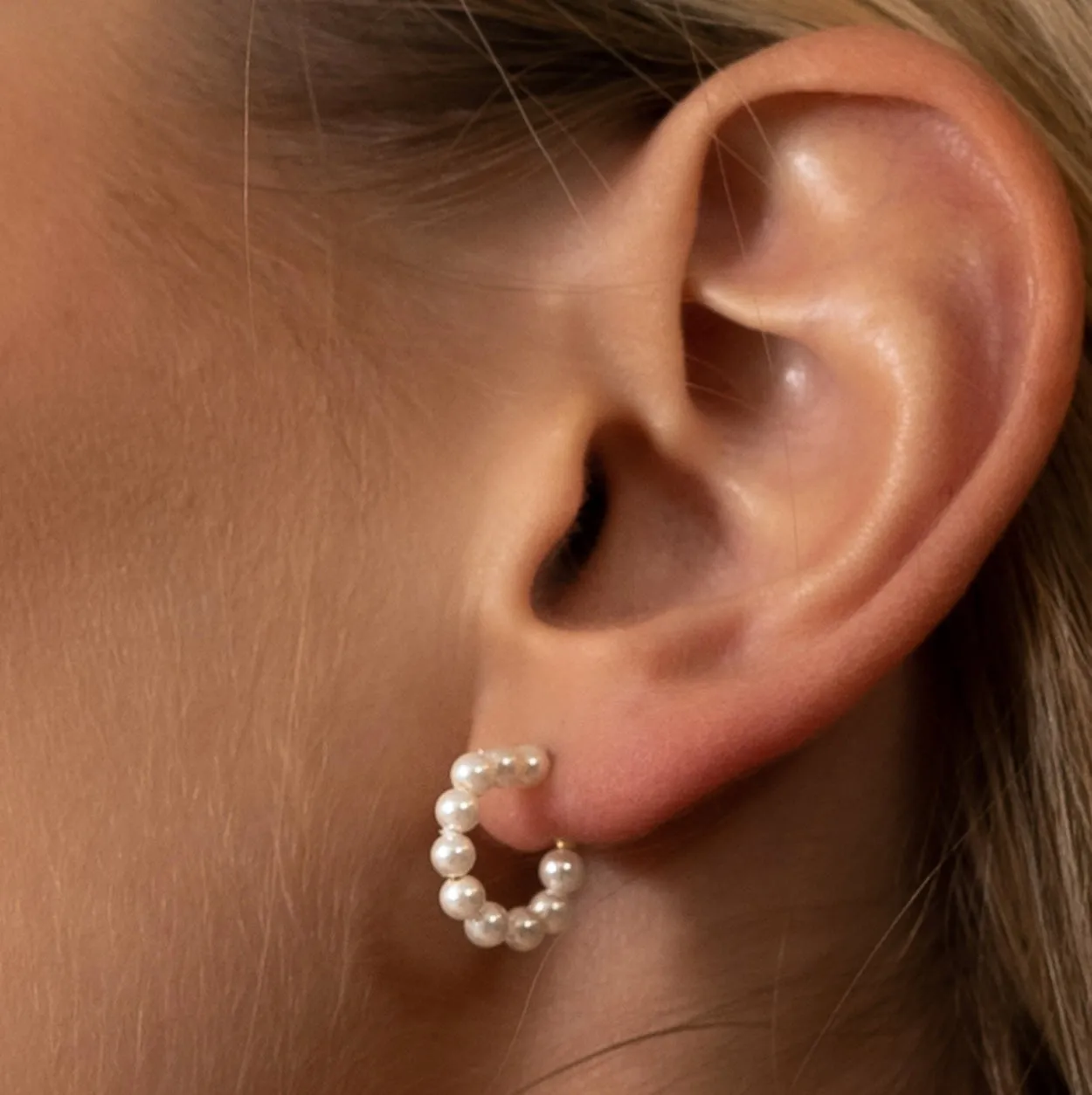 PEARL HOOPS