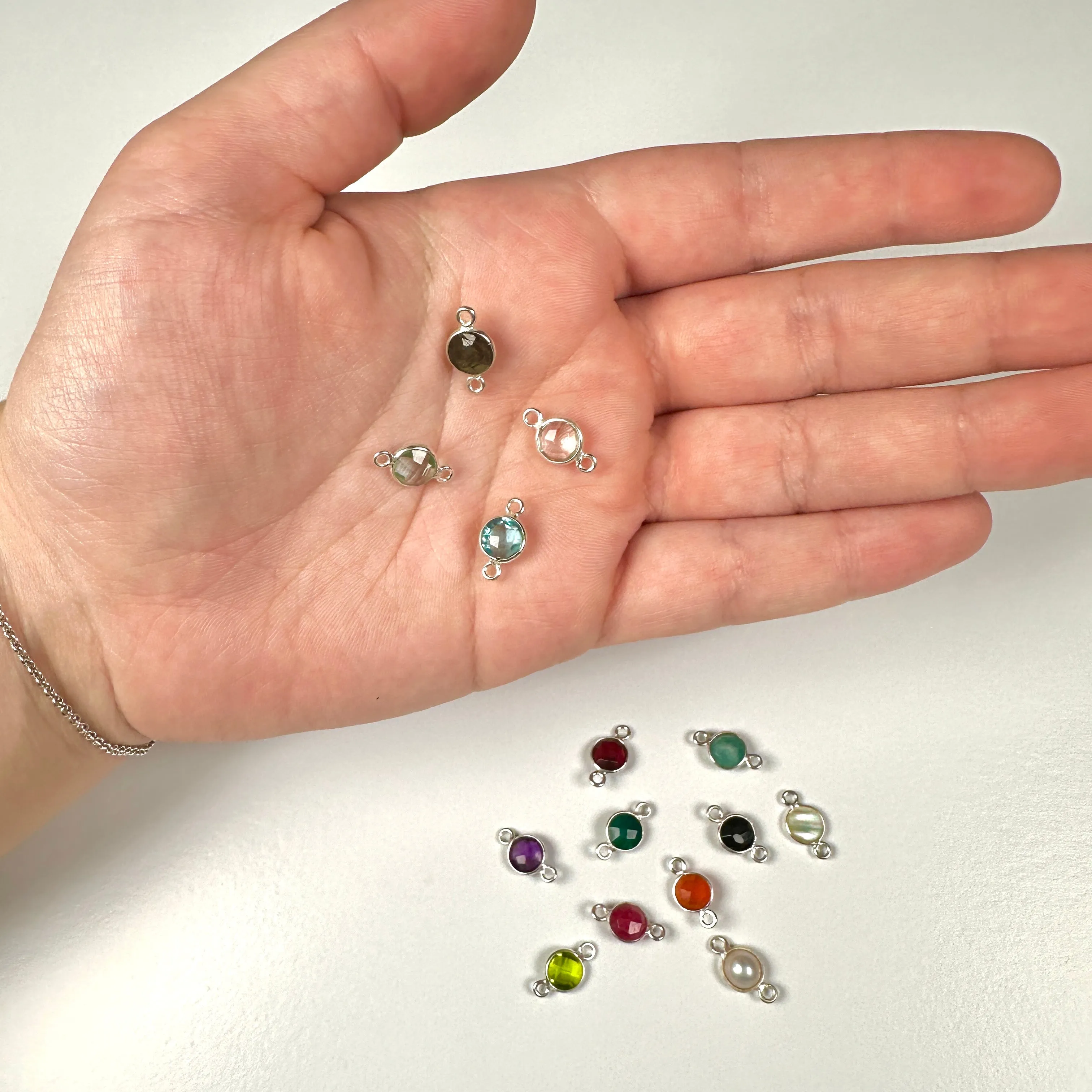 Small Round Channel Set Black Spinel Connector