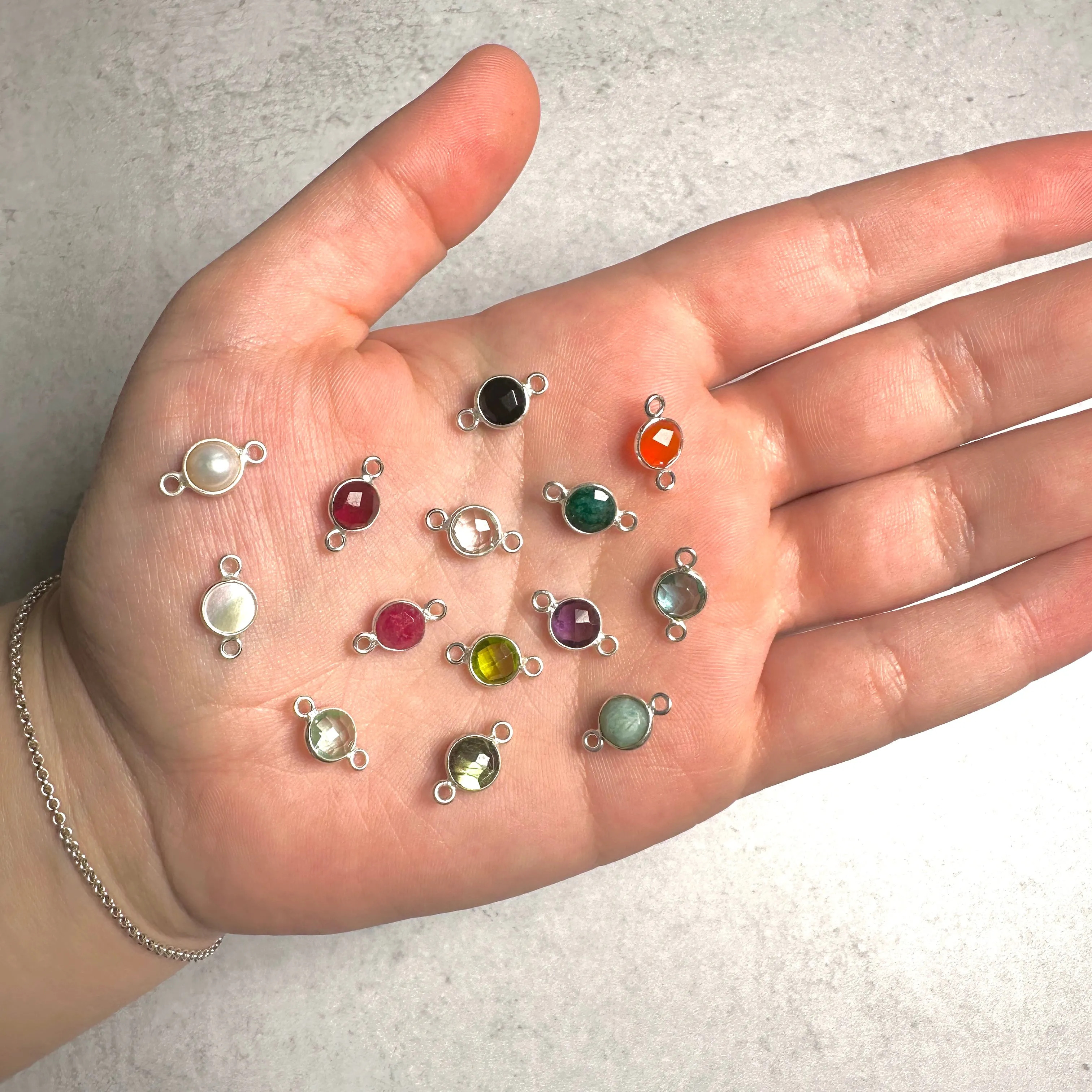 Small Round Channel Set Black Spinel Connector