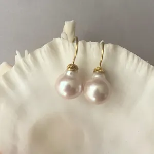 the perfect drop pearl earring in 18K yellow gold