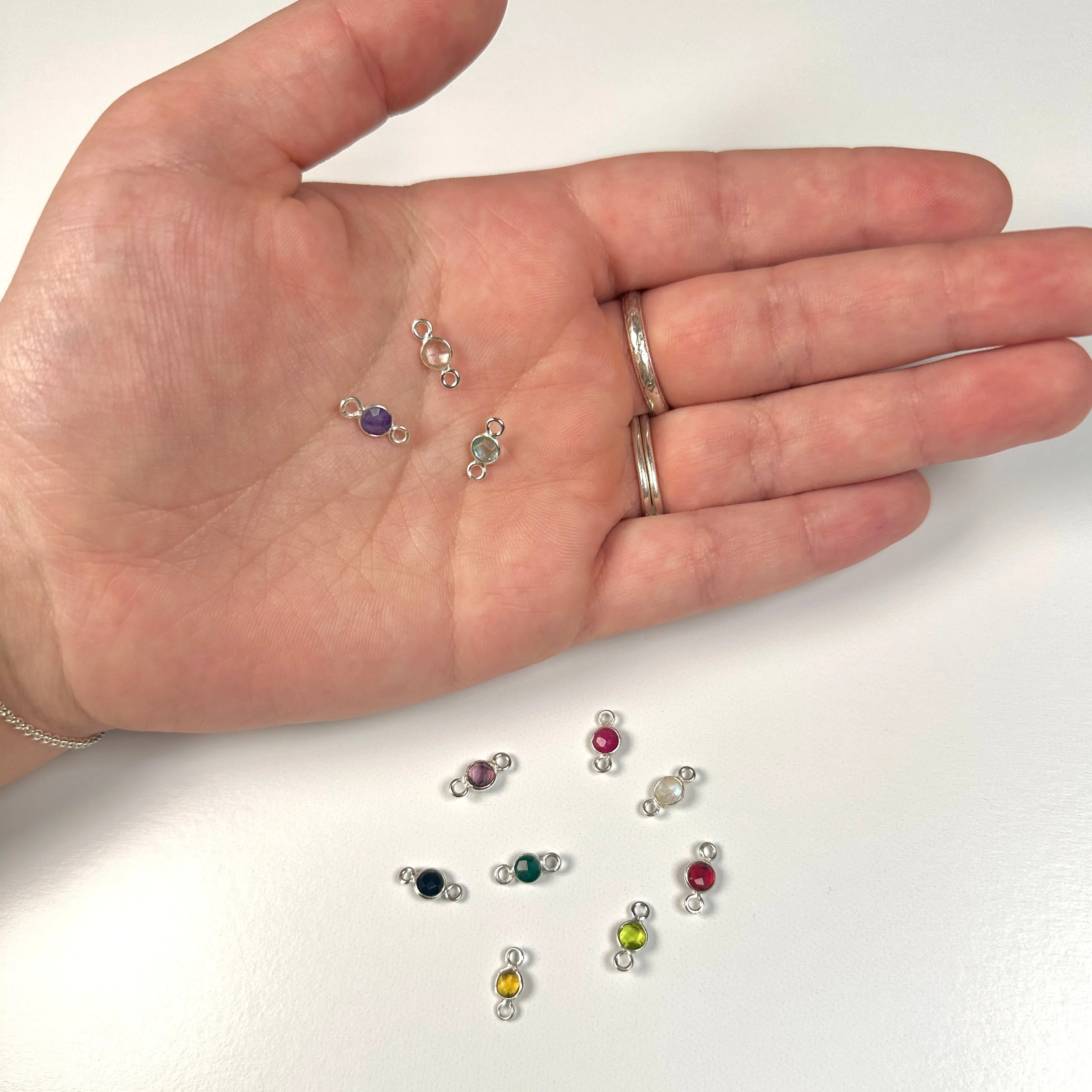 Tiny Round Channel Set Clear Quartz Connector