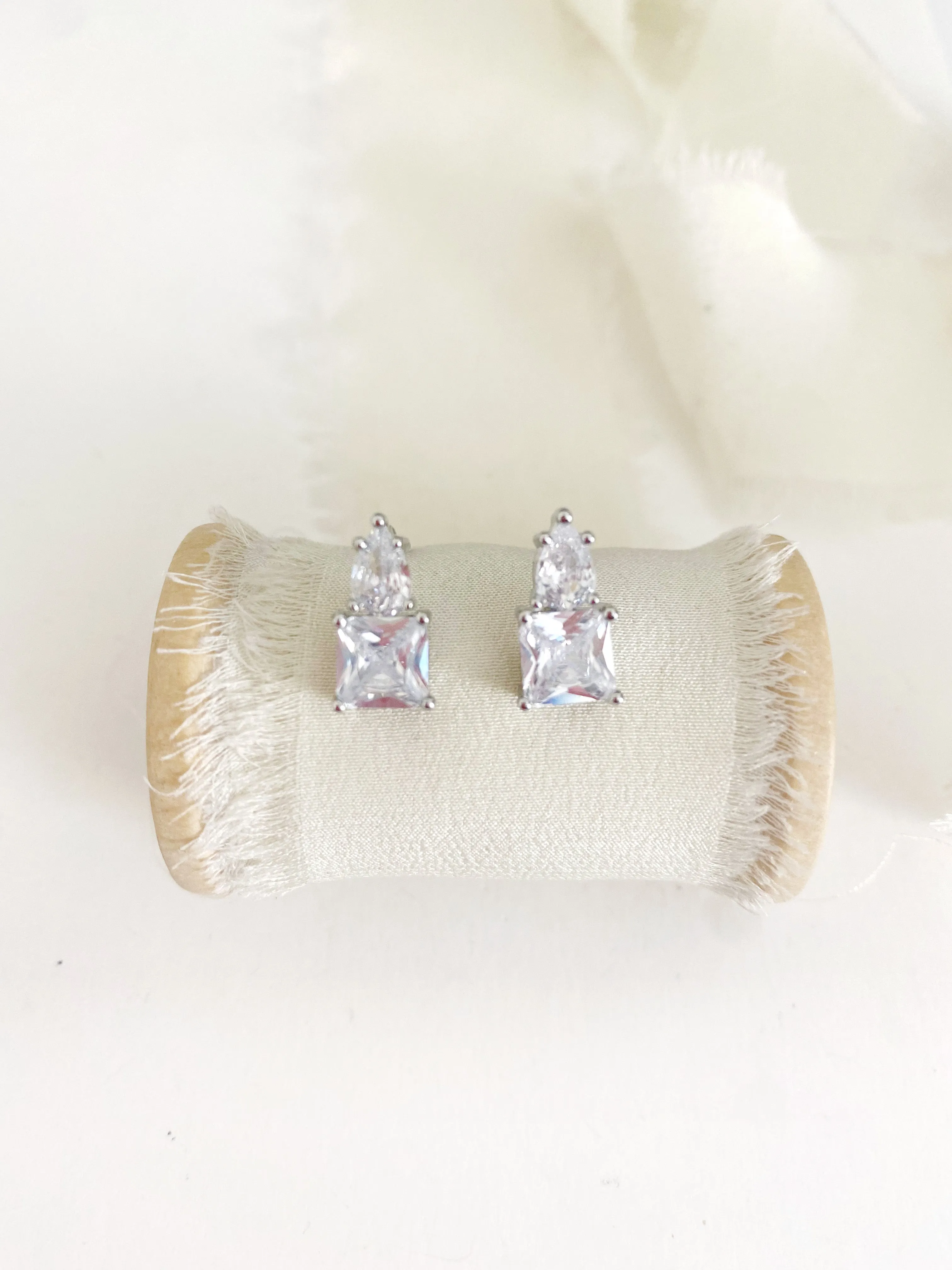 Vania Earrings