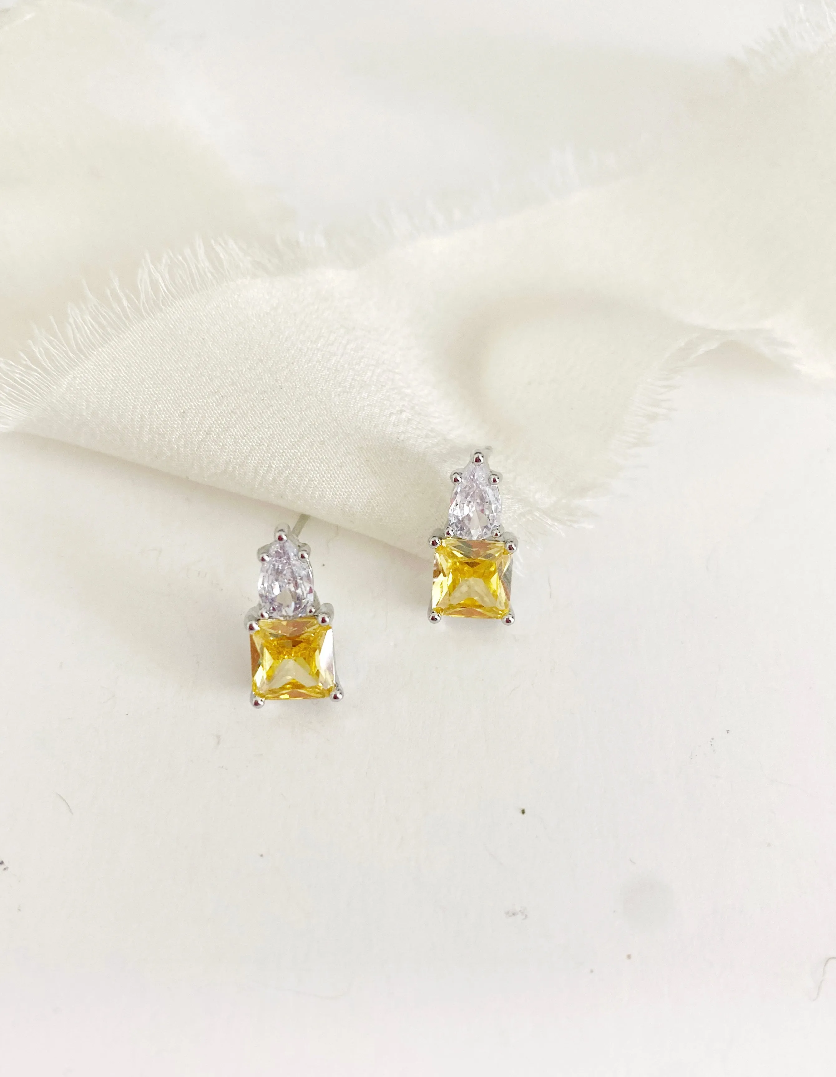 Vania Earrings