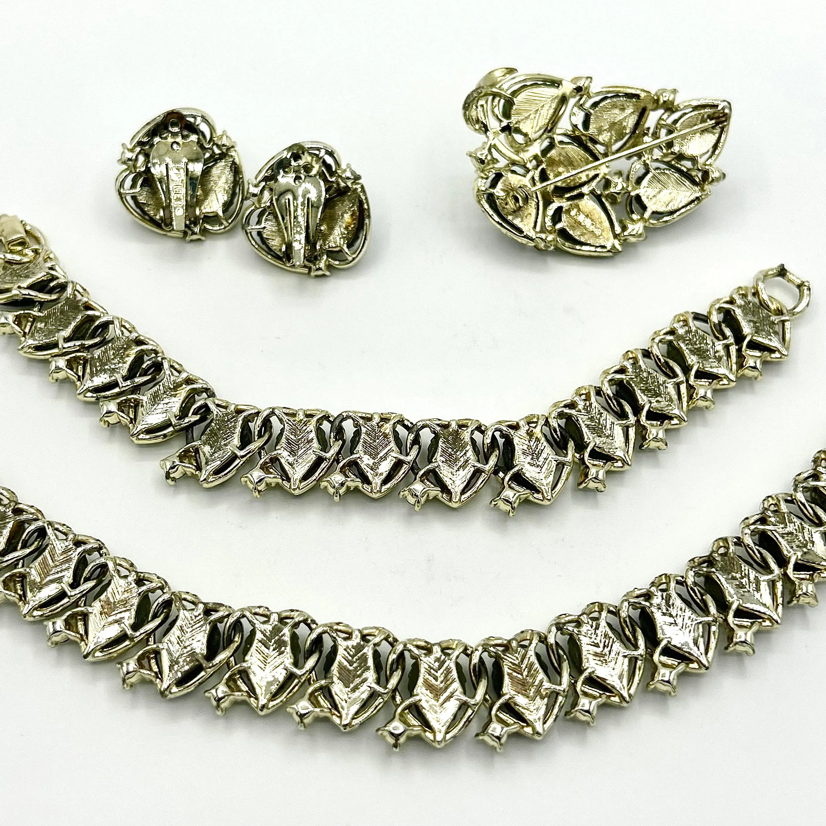 Vintage Lisner Green Leaf Full Parure